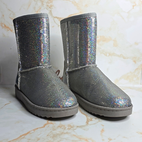 Silver iredesent sequins mermaid Ugg style boots size 6.5 - Picture 1 of 6
